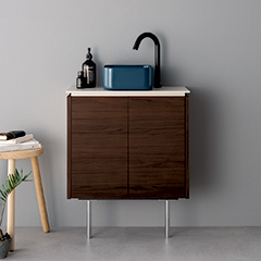 ASSEMBLAGE MINI キャビネット600mm (水栓アウトセット取付穴径25mm) 天板:SILVER 扉:チョコラウッド 脚:クロム H200mm